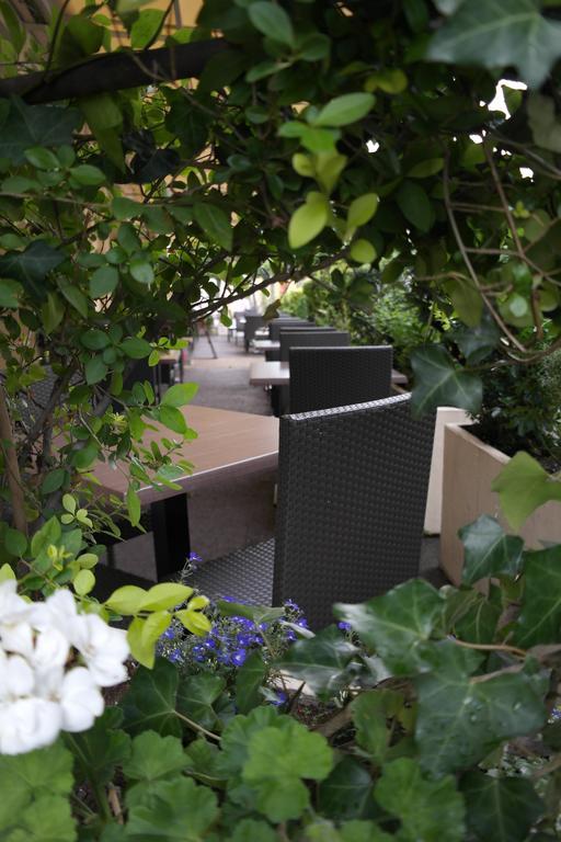 Logis Hotel Restaurant De France Saint-Geniez-d'Olt Exterior photo