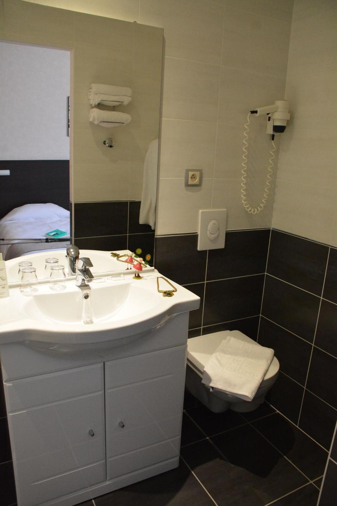 Logis Hotel Restaurant De France Saint-Geniez-d'Olt Room photo
