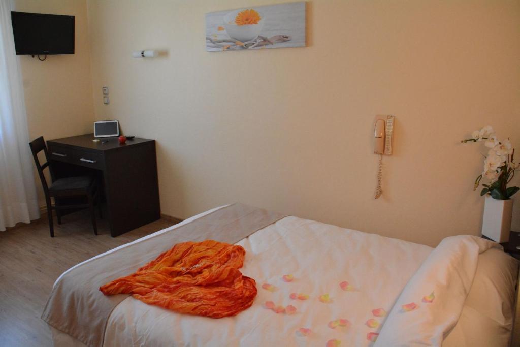 Logis Hotel Restaurant De France Saint-Geniez-d'Olt Room photo